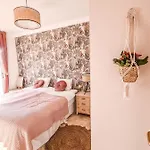 Oceanview Boutique House, 125 Sqm, Parking, Sunset Rooftop *