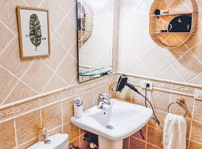 Oceanview Boutique House, 125 Sqm, Parking, Sunset Rooftop Hébergement de vacances