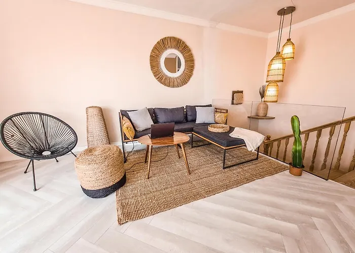 Hébergement de vacances Oceanview Boutique House, 125 Sqm, Parking, Sunset Rooftop *