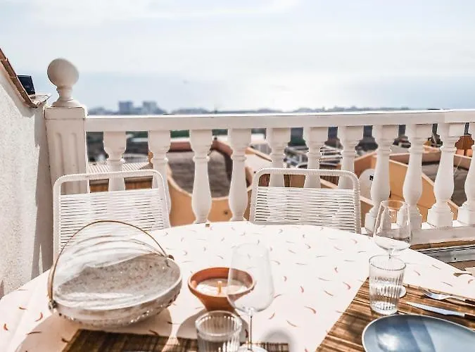 Oceanview Boutique House, 125 Sqm, Parking, Sunset Rooftop Hébergement de vacances
