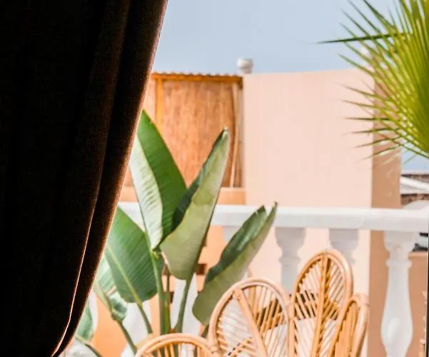Oceanview Boutique House, 125 Sqm, Parking, Sunset Rooftop Hébergement de vacances *